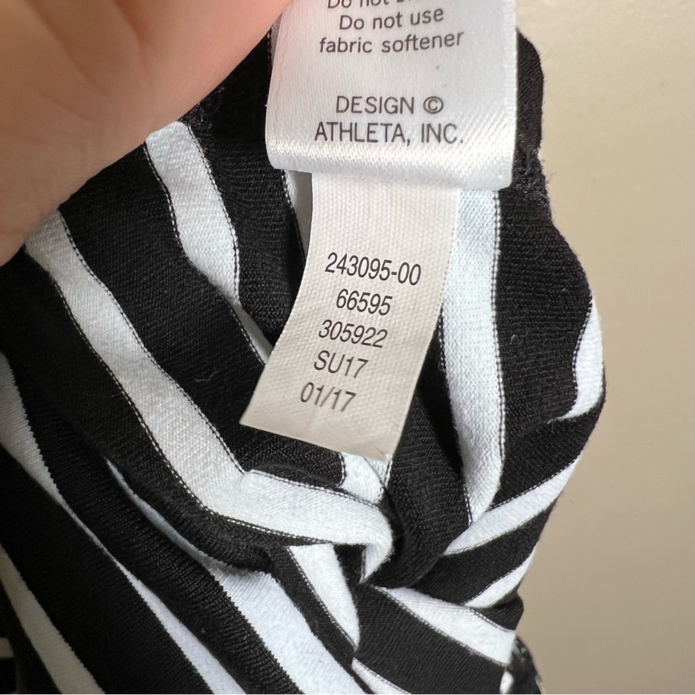 Athleta Chaturanga Capri Crop Leggings Black White Stripe Small Style 243095 - Picture 11 of 11